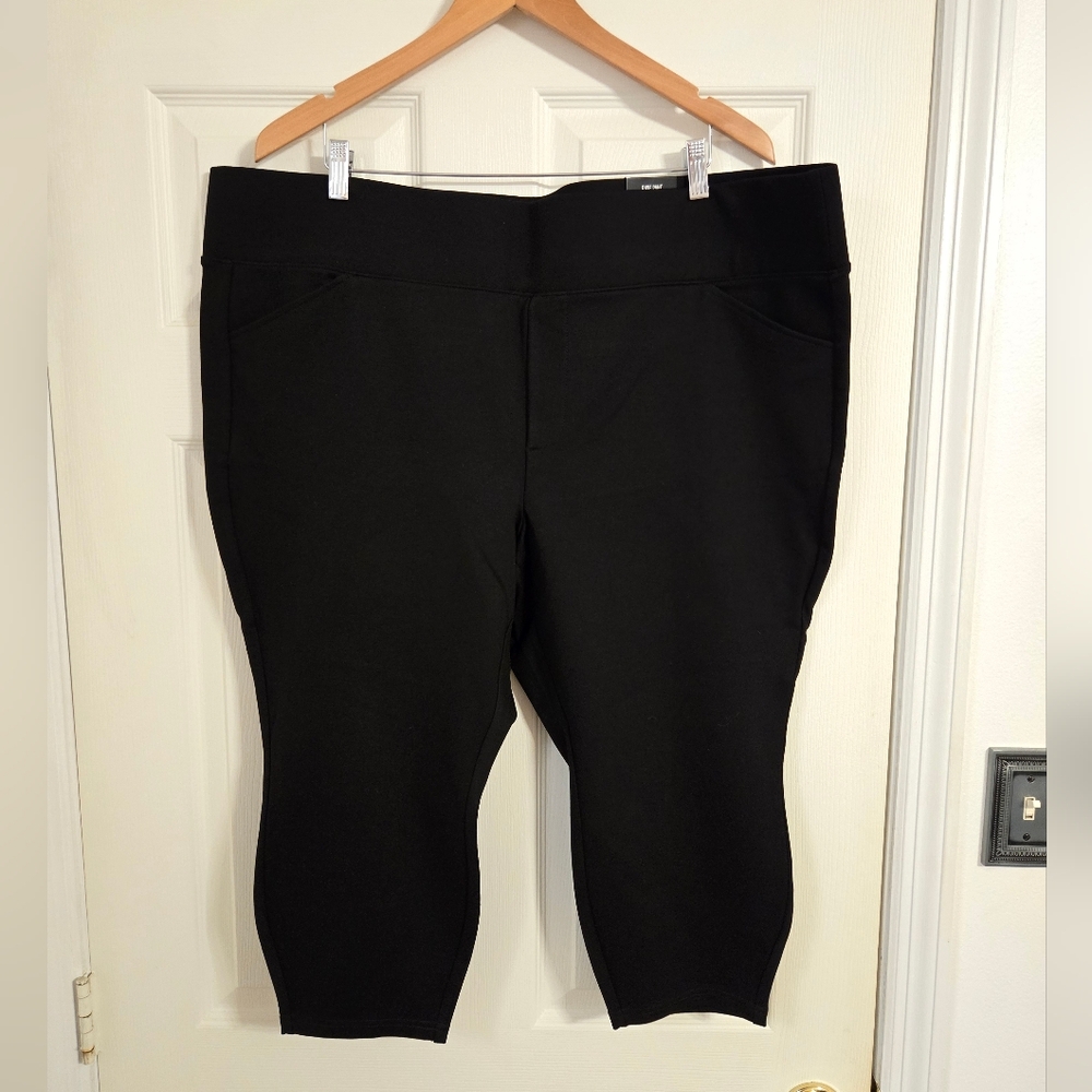 Torrid black pixie pant pockets NWT Size 4XS